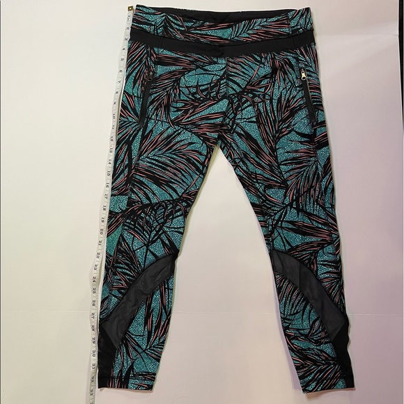 Lululemon Inspire Tight II
Palm Lace Tofino Teal Multi Size 10 - Picture 5 of 14